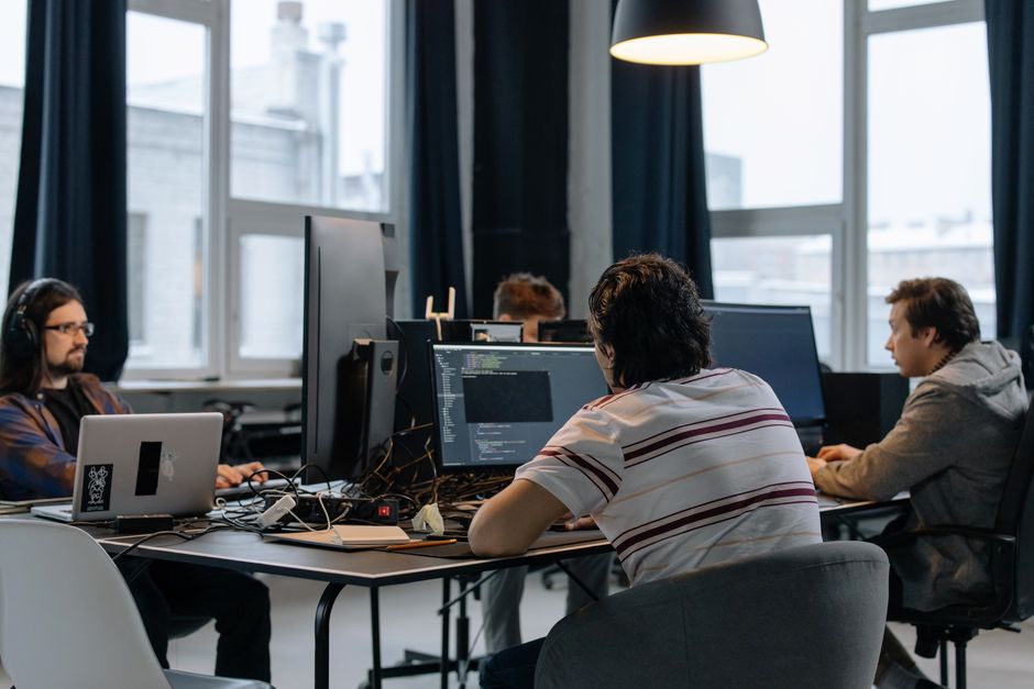 Hot-desks and Hybrid Schedules: How the Remote Work Tech Boom Is Reshaping Daily Life on the Sunshine Coast
