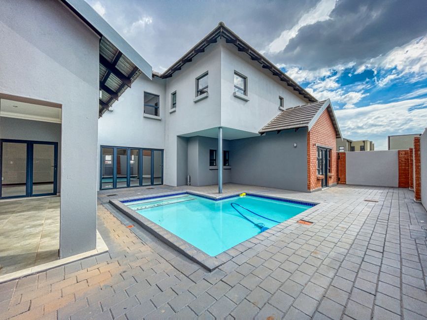 Why expats are choosing the Sunshine Coast over London, Singapore and Vancouver